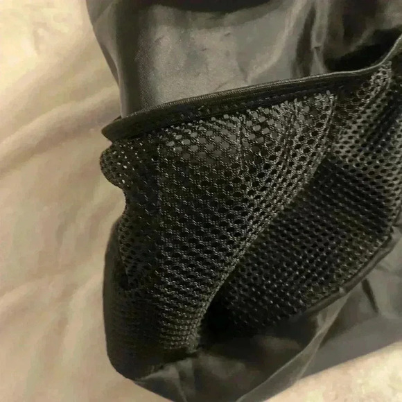 Victorias Secrets Gym Bag with mesh side pockets and straps to carry NWOT - Picture 7 of 12